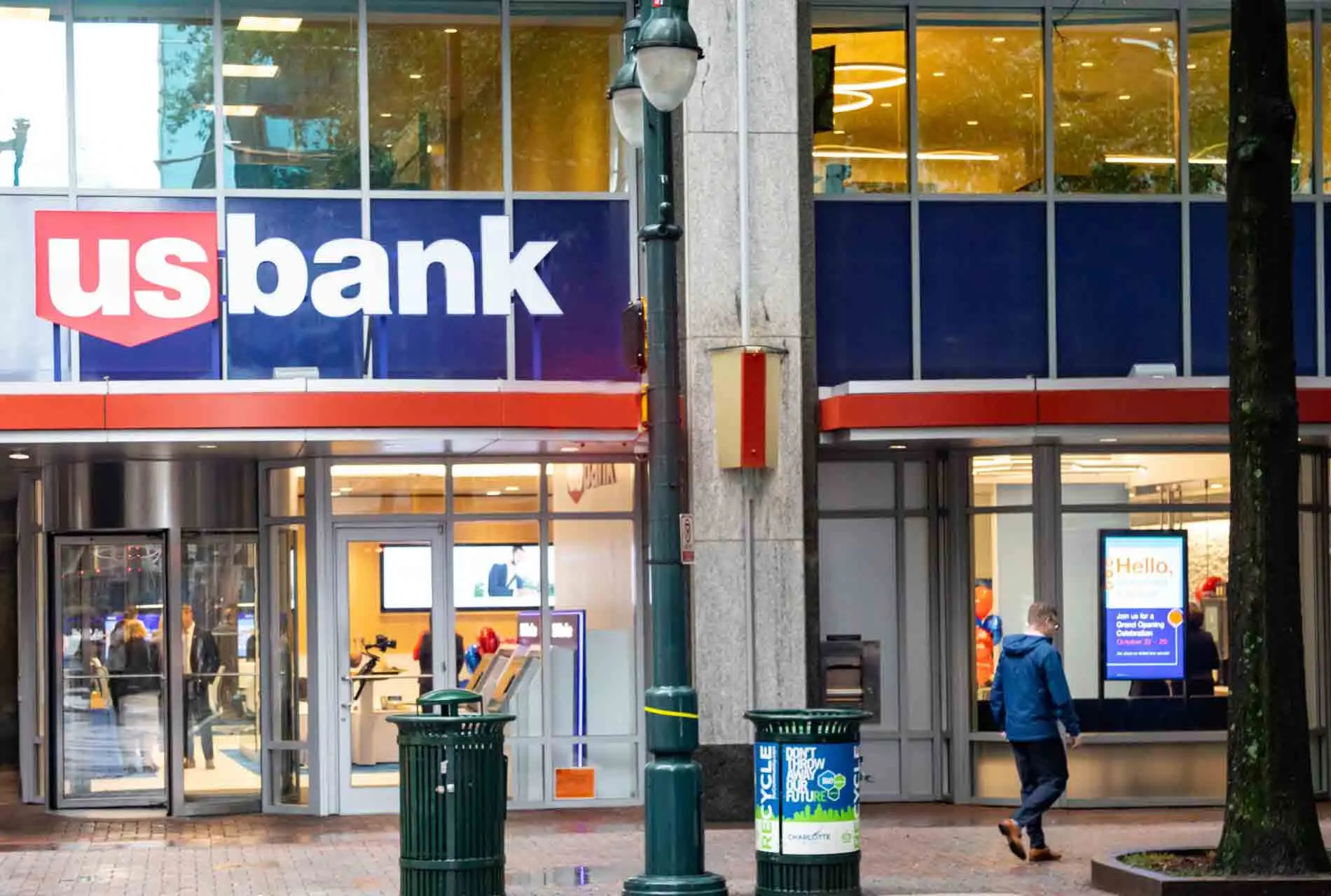 Photo of a U.S. Bank branch in a downtown city location