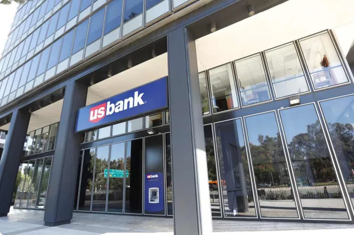 Photo of a U.S. Bank branch enterance
