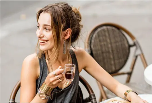 Person viewing money market rates on her break