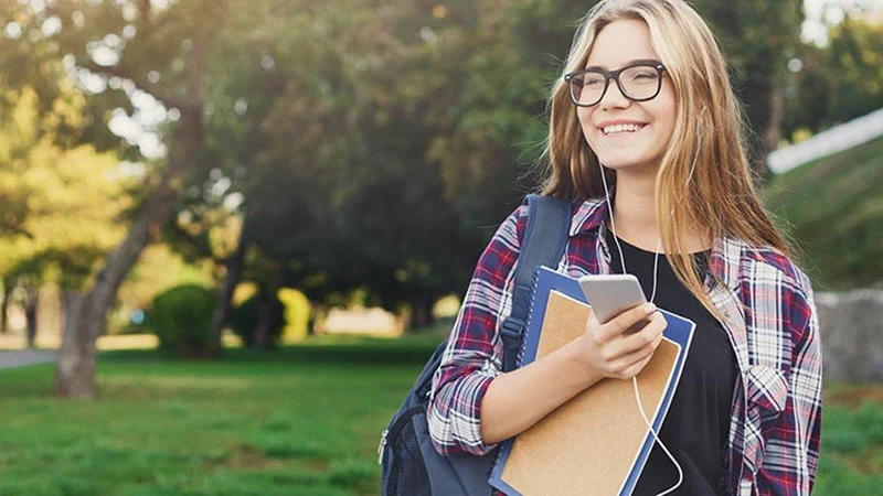 College student listening to an article audio about preferred payment experiences.