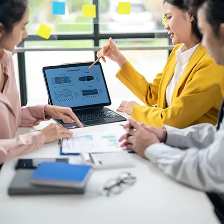 Business woman demonstrating the best healthcare payment platforms for usability on a laptop 