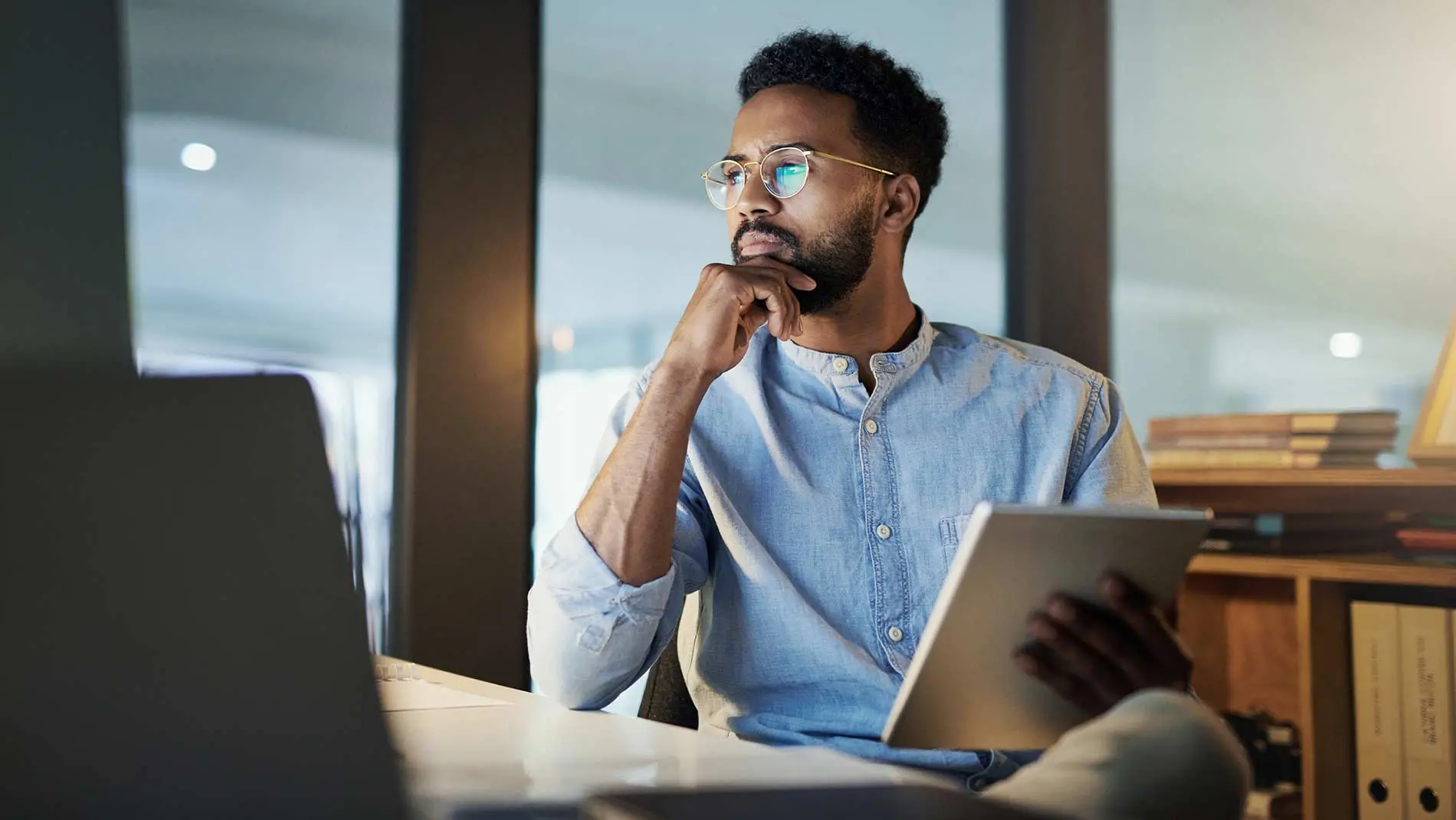 Man calculating his mortgage APR