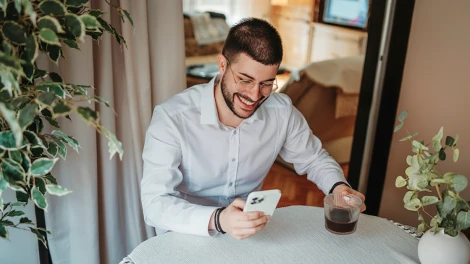 photo happy man holding smart phone