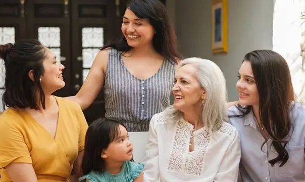 grandmother wiht daugthers and grandaughter