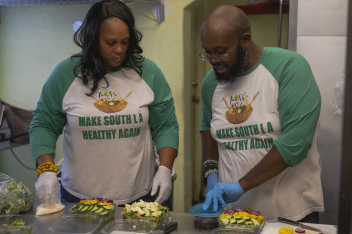 Javonne Sanders and Matthew N. Crawford of Toss It Up prepping to-go salads.