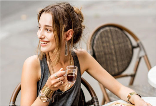 Person viewing money market rates on her break