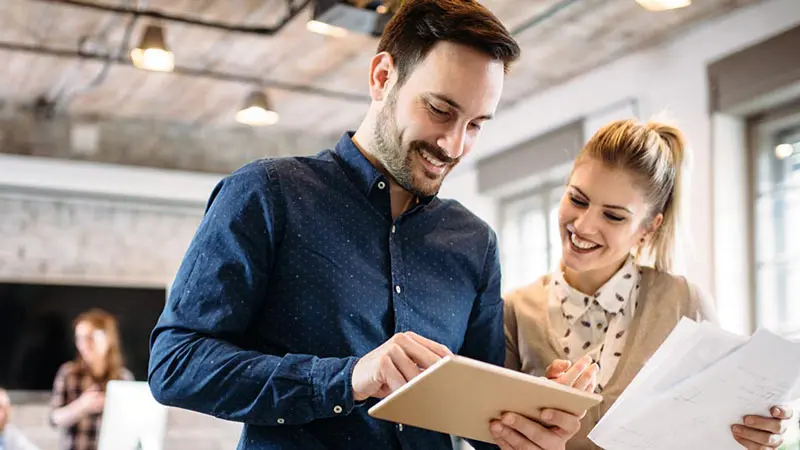 Financial advisor using a table to show a client different mutual fund structures