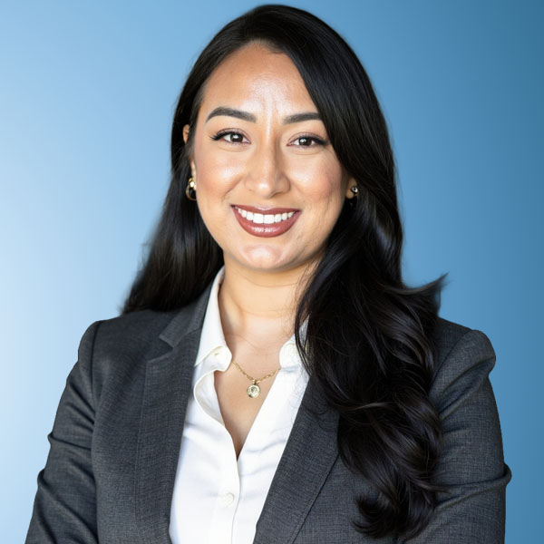 headshot of Leslie Silva